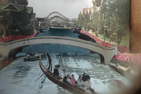 Take A Peek–A Touch of Venice