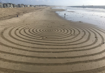 Fluss Makes the Sand Art