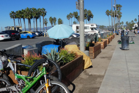 Waterfront Cafe on Boardwalk Gets Beautified